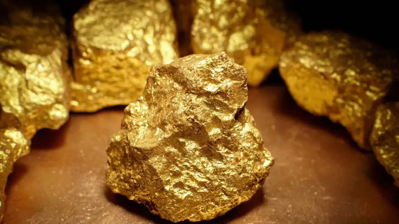 رقم تاريخي جديد.. سعر الذهب يتخطى 4800 دولار بسبب توترات واشنطن وبروكسل